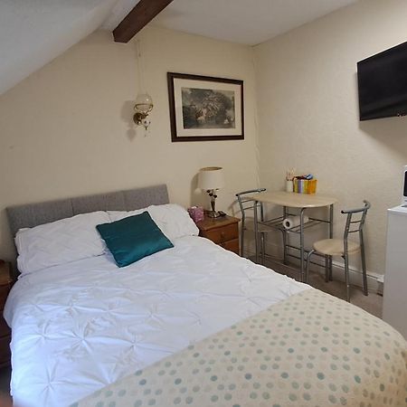 Coynant Farm Guesthouse - Farm Park Stay 스완지 외부 사진