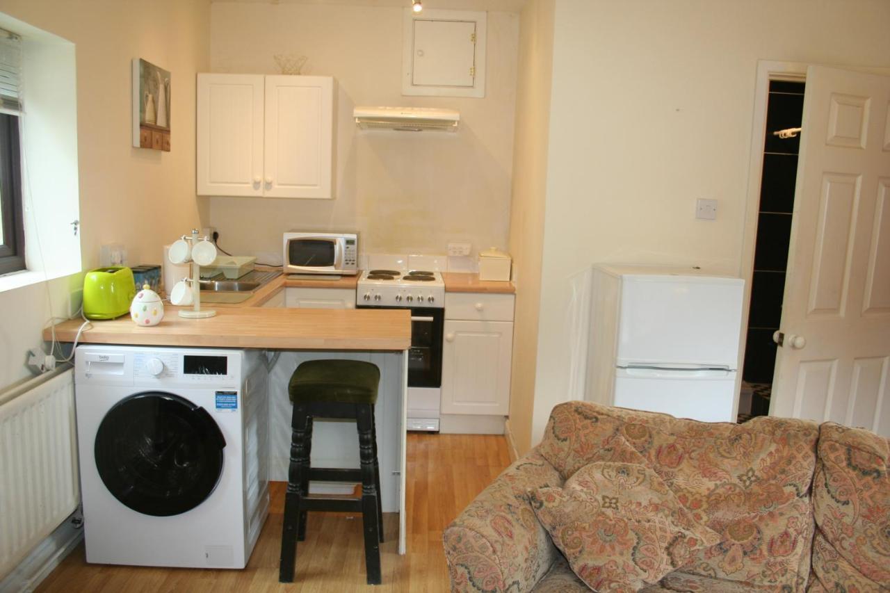 Coynant Farm Guesthouse - Farm Park Stay 스완지 외부 사진