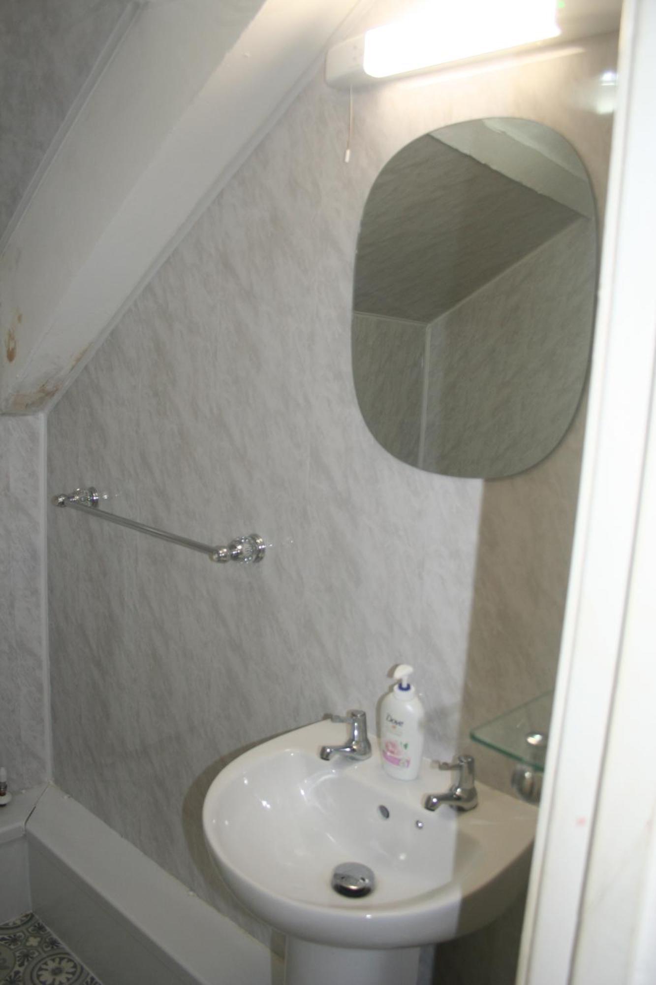 Coynant Farm Guesthouse - Farm Park Stay 스완지 객실 사진