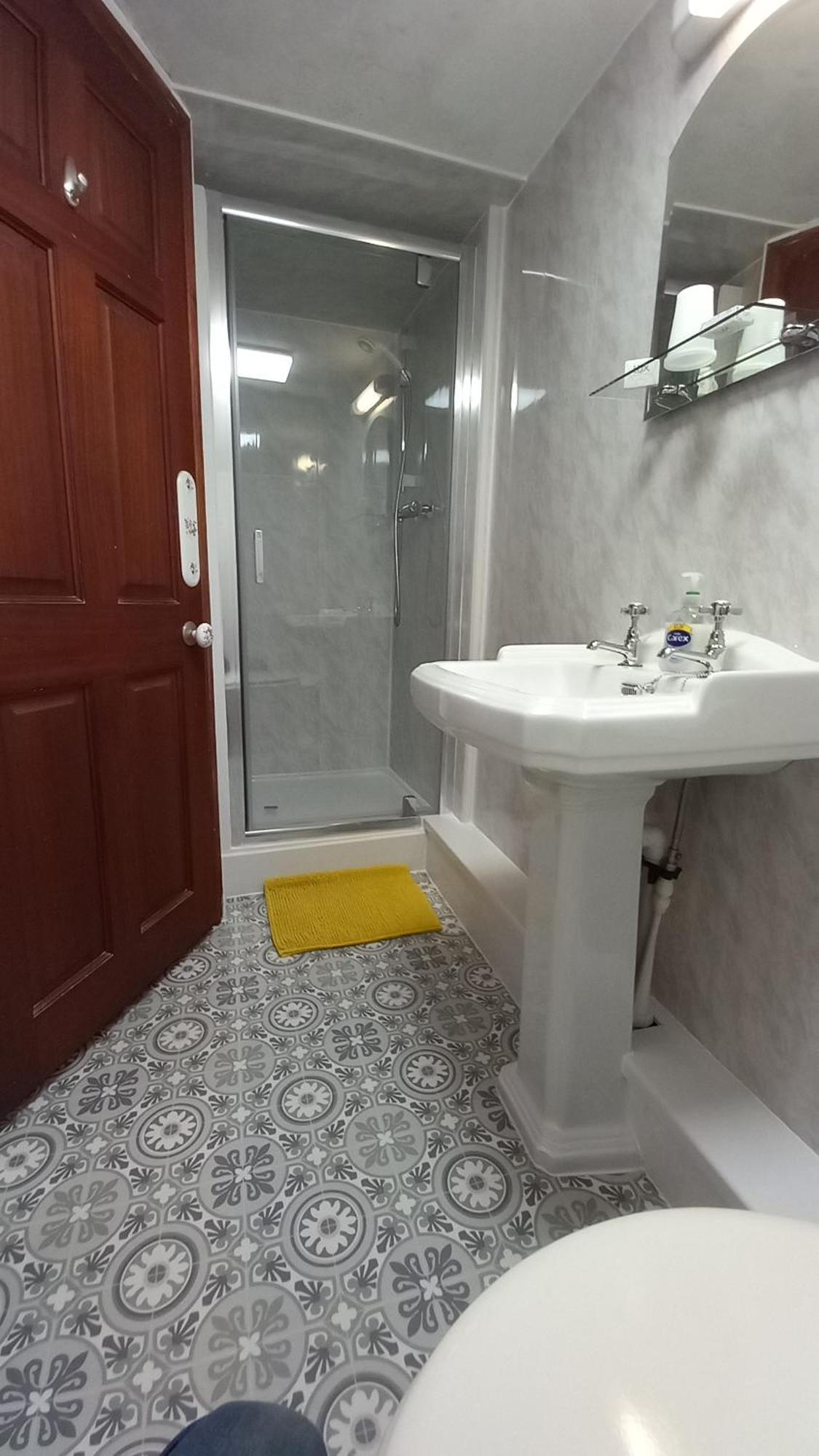 Coynant Farm Guesthouse - Farm Park Stay 스완지 외부 사진
