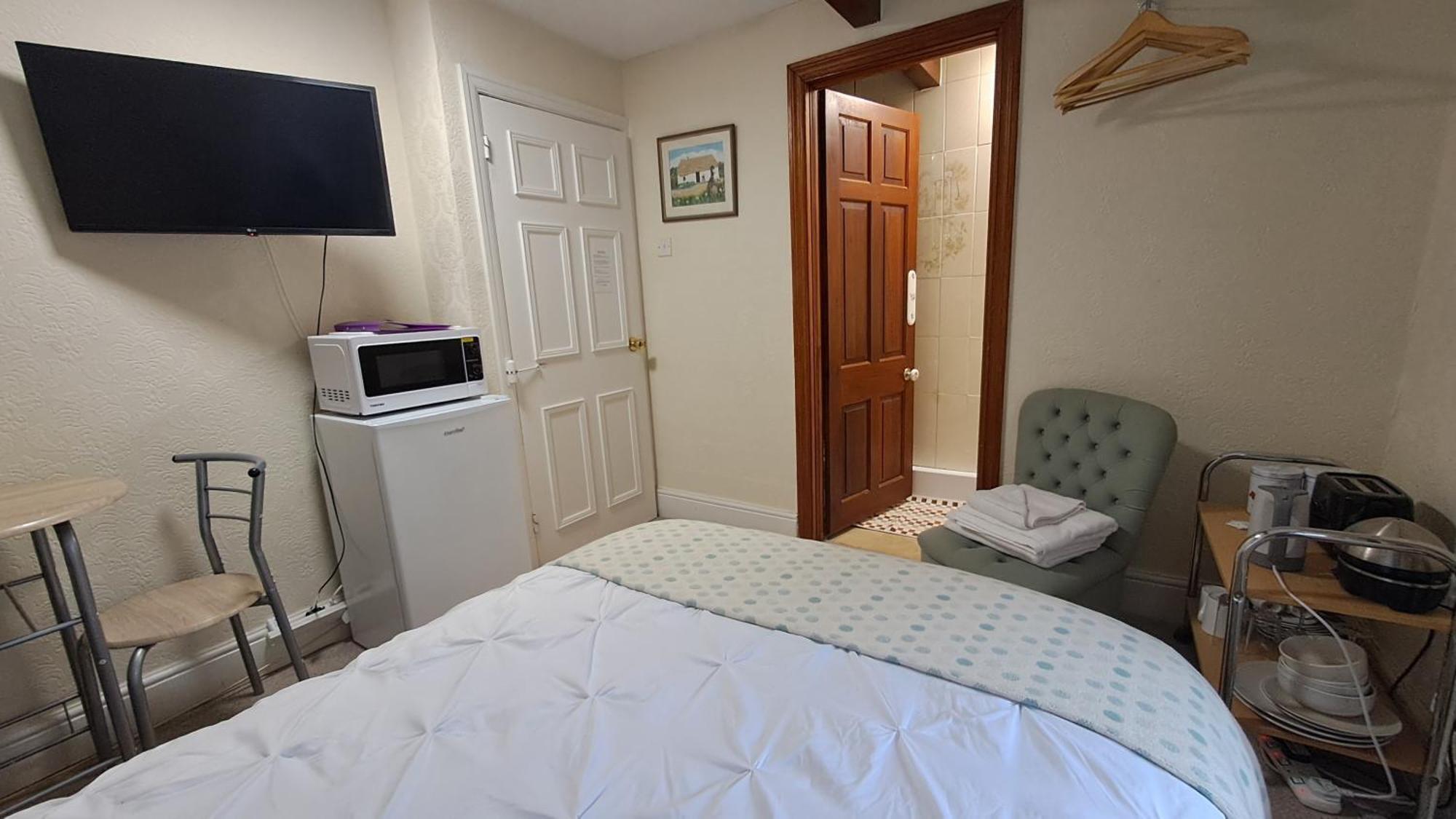 Coynant Farm Guesthouse - Farm Park Stay 스완지 외부 사진