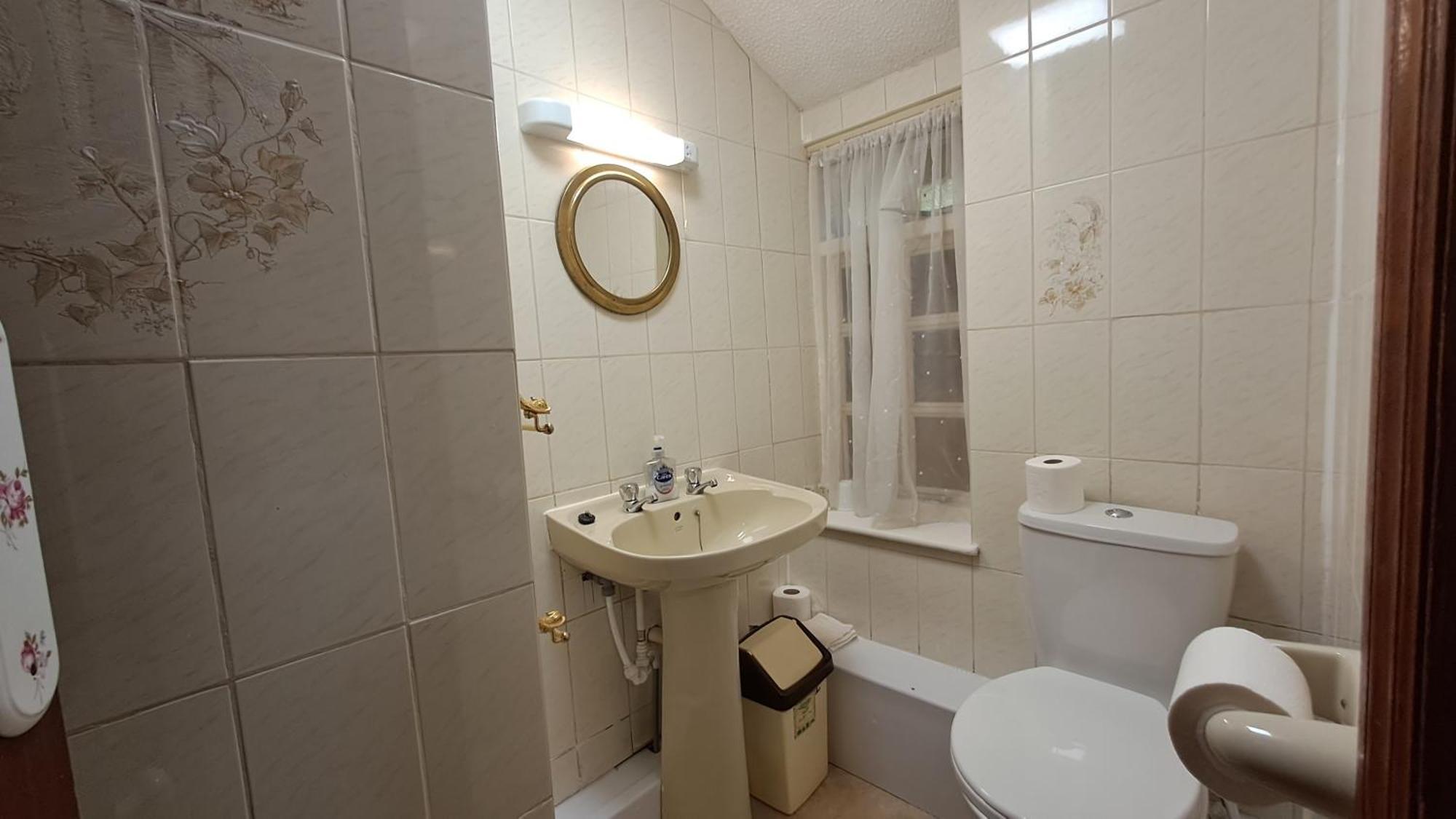 Coynant Farm Guesthouse - Farm Park Stay 스완지 외부 사진